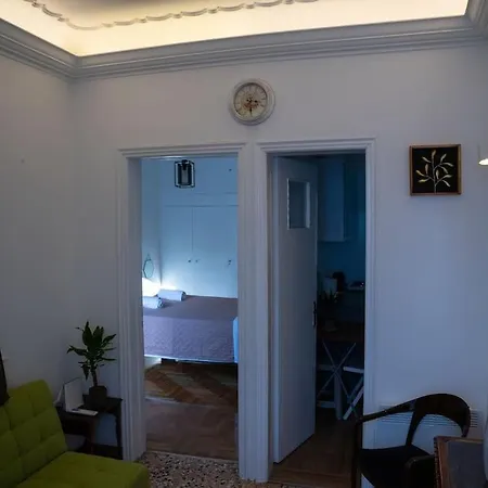 Sigma Acropolis Upstairs Apartment Athens